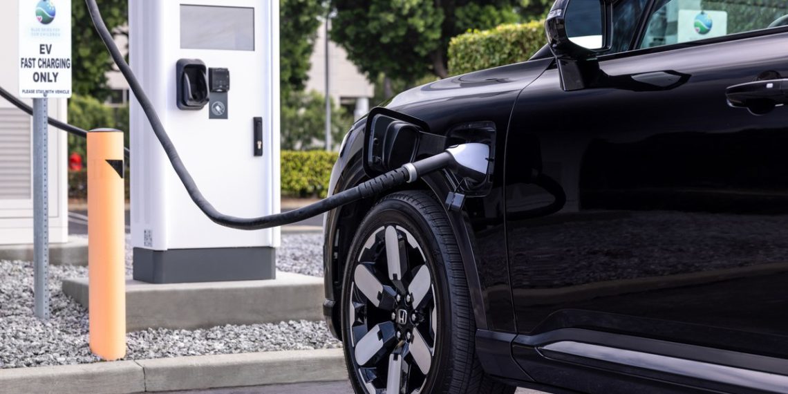 رهبری تحول دیجیتال: استراتژی‌های کلان برای موفقیت سازمانی